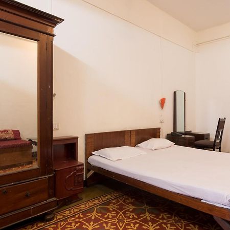 Bed And Breakfast At Colaba Mumbai Exterior photo